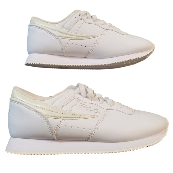 Fila Walking Shoes Womens Size 6.5 White Lace-up Low Top Sneakers - Picture 2 of 12
